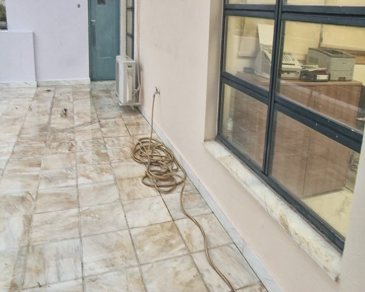 Αγνωστοι πλημμύρισαν το Δημαρχείο της Κορίνθου με το λάστιχο (εικόνες+βίντεο) | iefimerida.gr 0