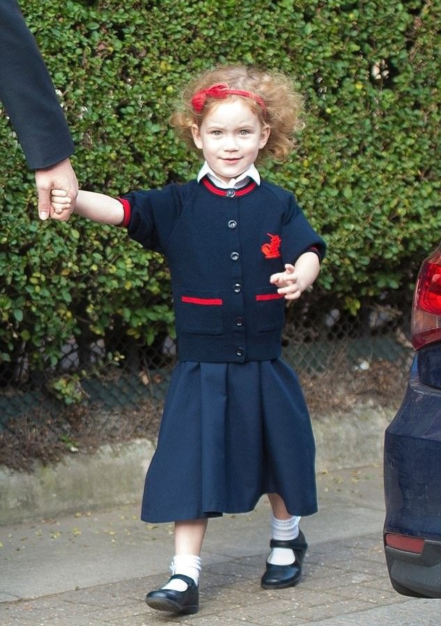 Οι Βρετανοί τρελάθηκαν: Βρήκαν τη συμμαθήτρια που θα γίνει το κορίτσι του πρίγκιπα Τζορτζ [εικόνες] | iefimerida.gr 0