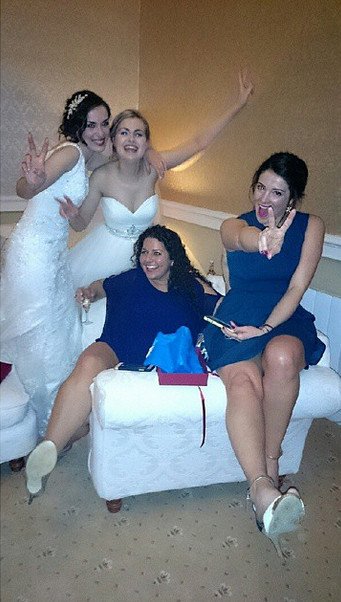 Δύο νυφικά, δύο πέπλα -Το γαμήλιο άλμπουμ δύο ομοφυλόφιλων γυναικών που εντυπωσίασε [εικόνες] | iefimerida.gr 4