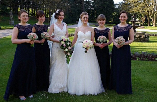 Δύο νυφικά, δύο πέπλα -Το γαμήλιο άλμπουμ δύο ομοφυλόφιλων γυναικών που εντυπωσίασε [εικόνες] | iefimerida.gr 6