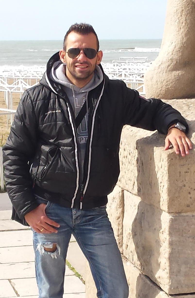 Έλληνας αστυνομικός ζει με την καρδιά Σύρου πρόσφυγα [εικόνες] | iefimerida.gr 1