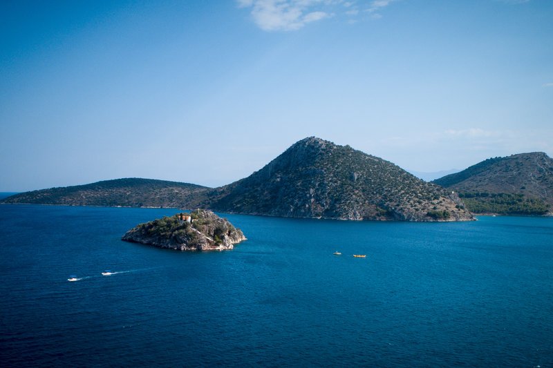 Το μαγευτικό Κορωνήσι στο Τολό μαγνητίζει τους τουρίστες [εικόνες] | iefimerida.gr 0