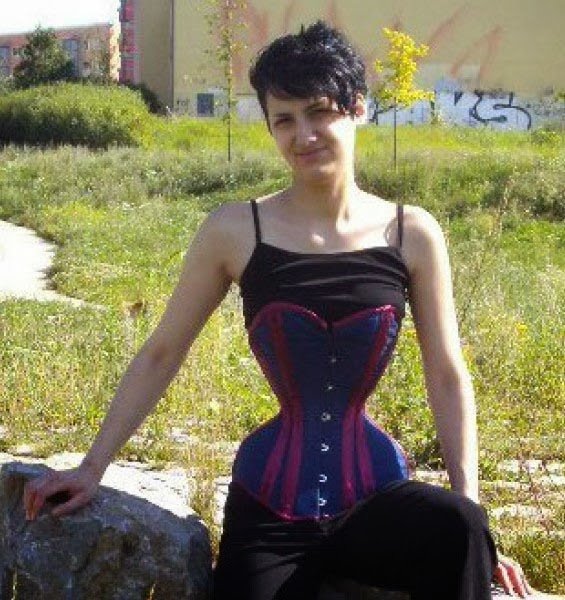 24χρονη ζει τρία χρόνια με κορσέ και δείτε πώς έγινε [εικόνες] | iefimerida.gr 1