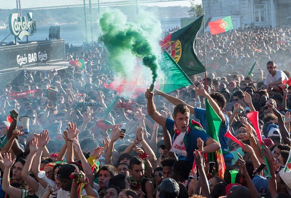 Οι Πορτογάλοι στους δρόμους - Τίμησαν τους πρωταθλητές [εικόνες] | iefimerida.gr 1