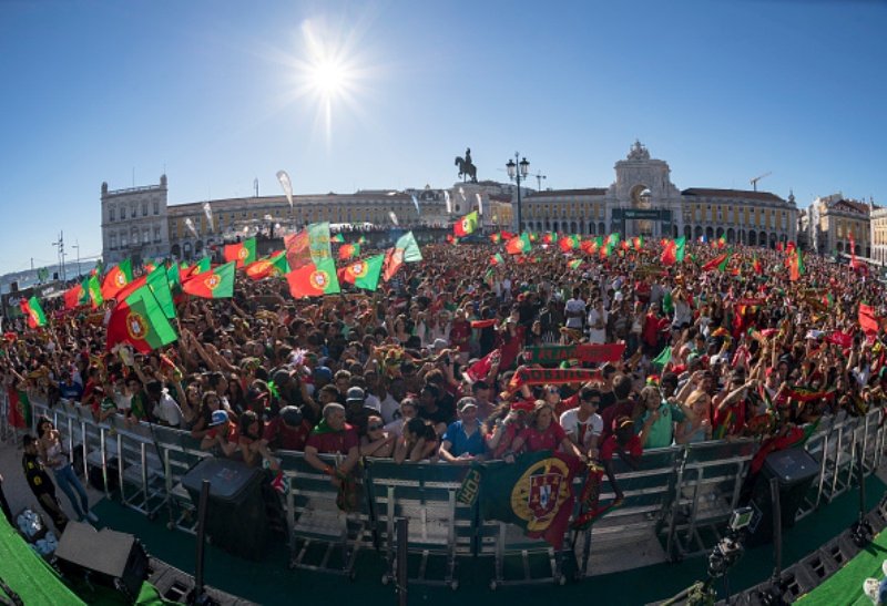 Οι Πορτογάλοι στους δρόμους - Τίμησαν τους πρωταθλητές [εικόνες] | iefimerida.gr 5
