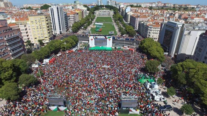 Οι Πορτογάλοι στους δρόμους - Τίμησαν τους πρωταθλητές [εικόνες] | iefimerida.gr 6