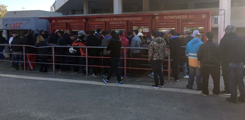Πάει για sold out το ντέρμπι - Ουρές έξω από τα εκδοτήρια του ΣΕΦ | iefimerida.gr 0