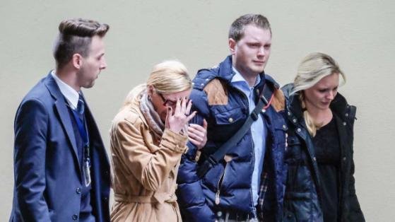 Στα αεροδρόμια Βαρκελώνης & Ντίσελντορφ οι συγγενείς των θυμάτων του Airbus που έπεσε στη Γαλλία  [εικόνες] | iefimerida.gr 6