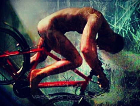 Ο Βασίλειος Κωστέτσος κάνει πετάλι ολόγυμνος [εικόνες] | iefimerida.gr 1