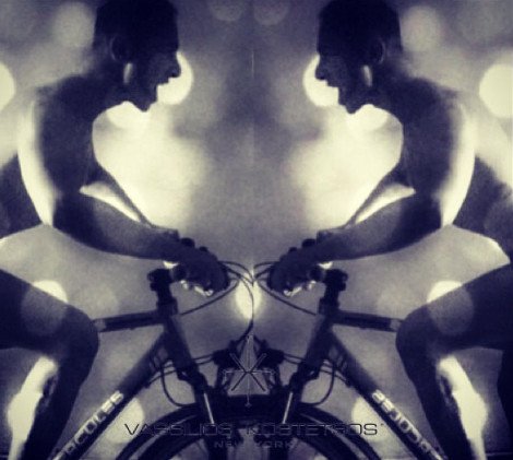 Ο Βασίλειος Κωστέτσος κάνει πετάλι ολόγυμνος [εικόνες] | iefimerida.gr 2