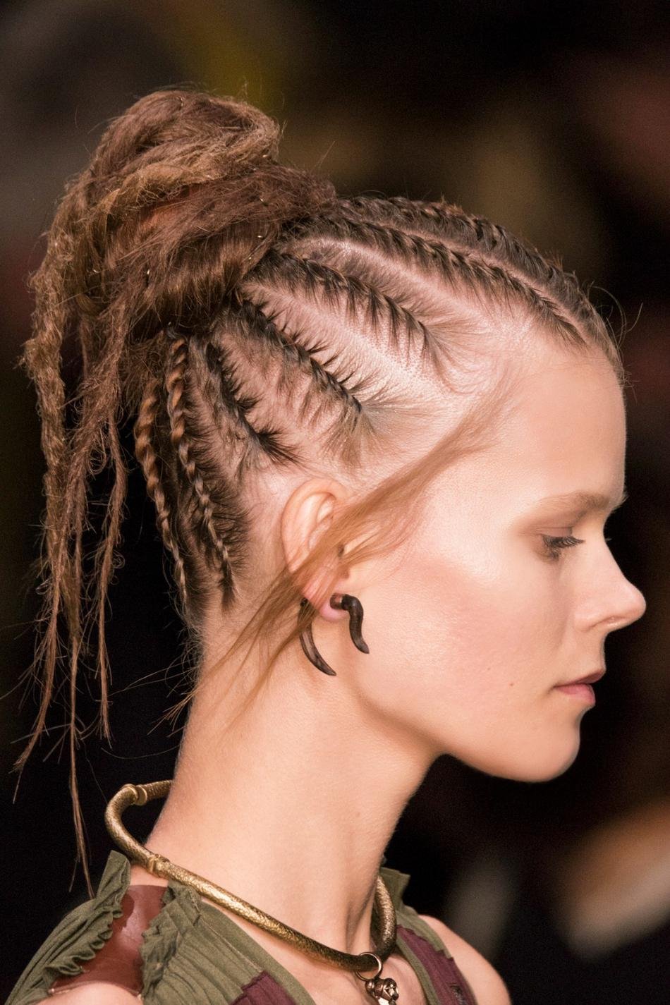 Οι κοτσίδες πάλι στη μόδα -Ενα χαλαρό σικ [εικόνες] | iefimerida.gr 9