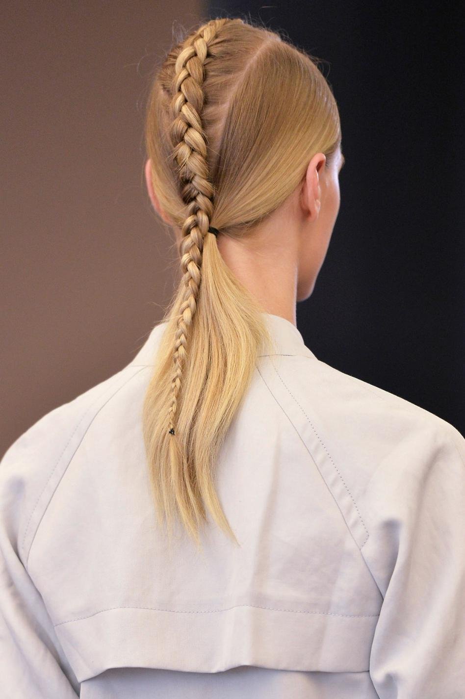 Οι κοτσίδες πάλι στη μόδα -Ενα χαλαρό σικ [εικόνες] | iefimerida.gr 4