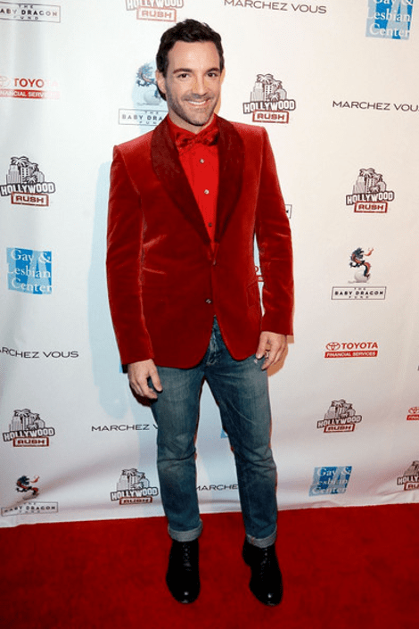 Ο Ελληνας που έχει γίνει ο φόβος και ο τρόμος των σταρ του Χόλιγουντ -Στην εκπομπή του σε αμερικανικό κανάλι σχολιάζει όλες τις εμφανίσεις τους [εικόνες] | iefimerida.gr 2