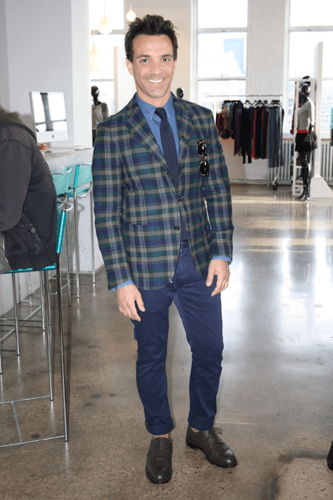 Ο Ελληνας που έχει γίνει ο φόβος και ο τρόμος των σταρ του Χόλιγουντ -Στην εκπομπή του σε αμερικανικό κανάλι σχολιάζει όλες τις εμφανίσεις τους [εικόνες] | iefimerida.gr 7