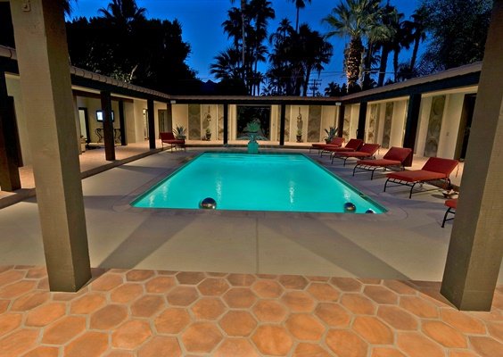 Τα σπίτια των διάσημων βγαίνουν στο... νοίκι -Με 106 δολάρια μένεις στην οικία του Τζιμ Μόρισον! [εικόνες] | iefimerida.gr 5