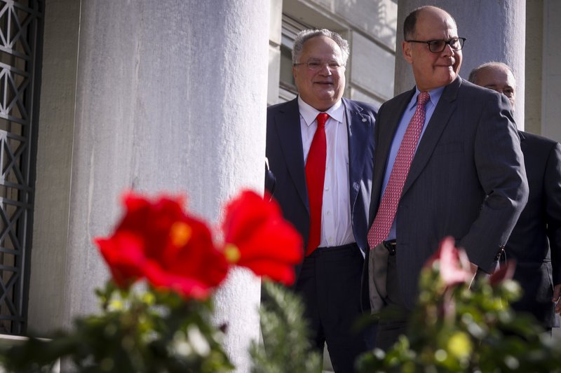 Κοτζιάς πριν από την παράδοση του ΥΠΕΞ: Είμαι ο πιο ευτυχής παραιτηθείς υπουργός Εξωτερικών [εικόνες] | iefimerida.gr 0