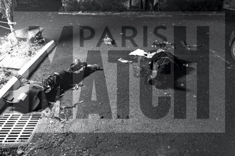 Φωτογραφίες σοκ: Οι αδελφοί Κουασί που αιματοκύλησαν το Charlie Hebdo νεκροί σε μια λίμνη αίματος [εικόνες] | iefimerida.gr 6