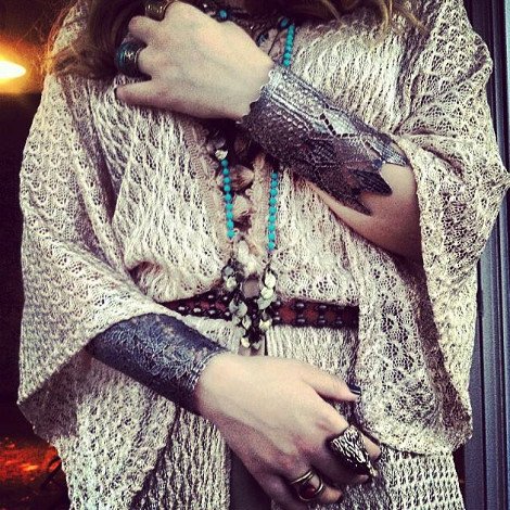 Επιχρυσωμένες δαντέλες βραχιόλια -Η Ελληνίδα σχεδιάστρια που κρύβεται πίσω από τα εμπνευσμένα κοσμήματα που ξετρελαίνουν τις γυναίκες [εικόνες] | iefimerida.gr 1