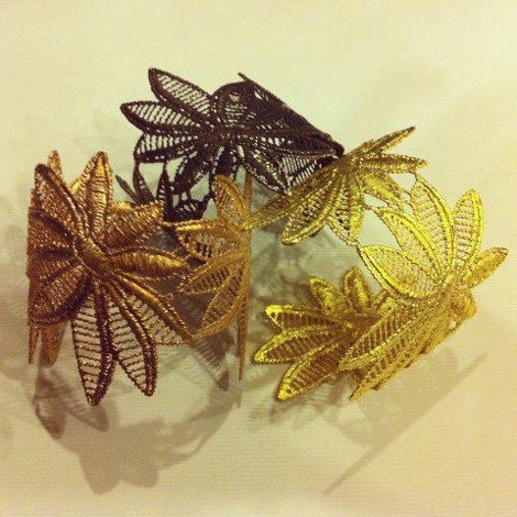 Επιχρυσωμένες δαντέλες βραχιόλια -Η Ελληνίδα σχεδιάστρια που κρύβεται πίσω από τα εμπνευσμένα κοσμήματα που ξετρελαίνουν τις γυναίκες [εικόνες] | iefimerida.gr 4