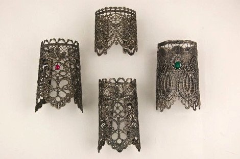 Επιχρυσωμένες δαντέλες βραχιόλια -Η Ελληνίδα σχεδιάστρια που κρύβεται πίσω από τα εμπνευσμένα κοσμήματα που ξετρελαίνουν τις γυναίκες [εικόνες] | iefimerida.gr 6