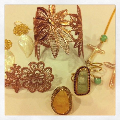 Επιχρυσωμένες δαντέλες βραχιόλια -Η Ελληνίδα σχεδιάστρια που κρύβεται πίσω από τα εμπνευσμένα κοσμήματα που ξετρελαίνουν τις γυναίκες [εικόνες] | iefimerida.gr 9