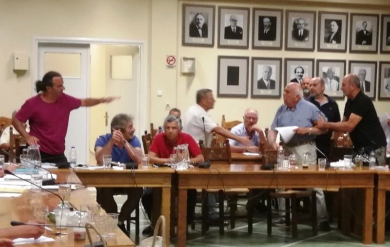 Ενταση στο δημοτικό συμβούλιο Χανίων για την μετονομασία οδού σε «Κωνσταντίνου Μητσοτακη» -Φωτογραφία: zarpanews.gr. 