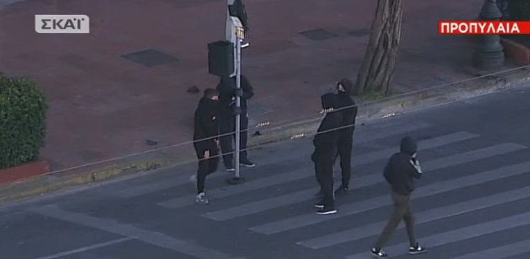 Κουκουλοφόροι διέλυσαν τα πάντα το πρωί της Τετάρτης στο κέντρο της Αθήνας [εικόνες & βίντεο] | iefimerida.gr 18