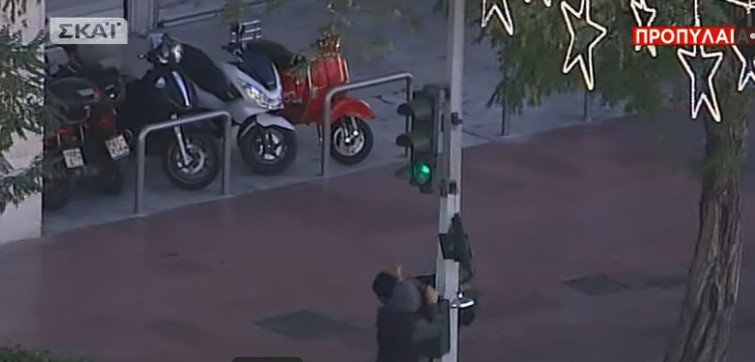 Κουκουλοφόροι διέλυσαν τα πάντα το πρωί της Τετάρτης στο κέντρο της Αθήνας [εικόνες & βίντεο] | iefimerida.gr 20