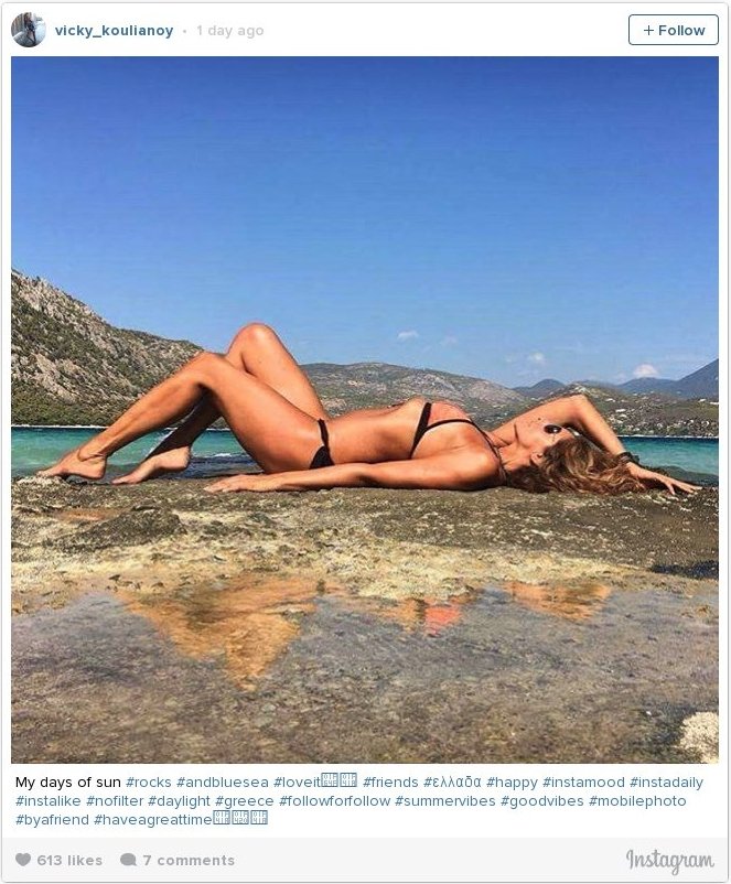 Θεά στα 50 -Η Βίκυ Κουλιανού με μπικίνι στην παραλία [εικόνα] | iefimerida.gr 0