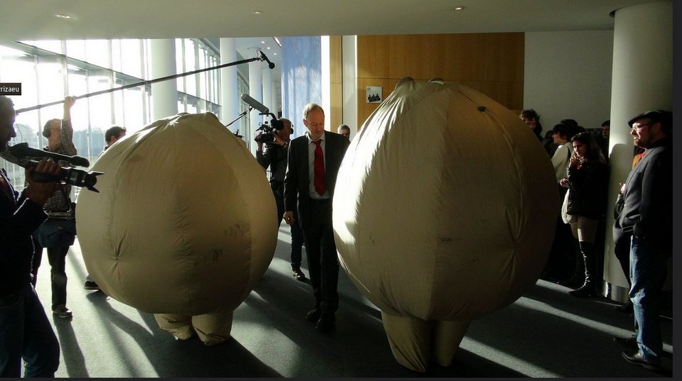 Ο Στέλιος Κούλογλου έλυσε το θέμα της τρομοκρατίας με μια... φάρσα [εικόνες] | iefimerida.gr 1