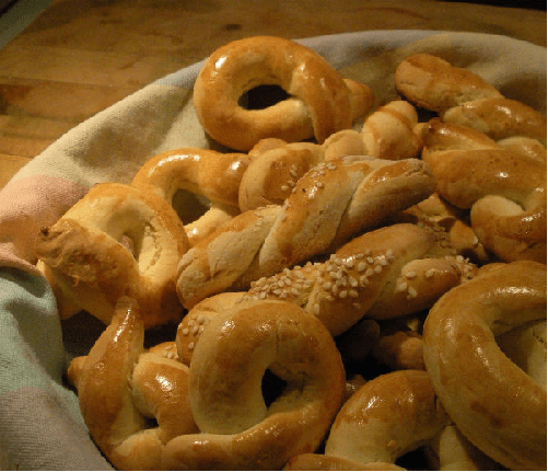 Νοικοκυρές από την Αμμουλιανή παρέδωσαν μαθήματα ζαχαροπλαστικής στον πολυχώρο του Τζέιμι Όλιβερ [εικόνες] | iefimerida.gr 0