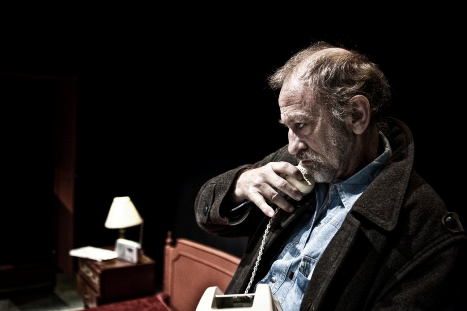 Θέατρα κάτω από τις ράγες, της Αγίου Κωνσταντίνου [εικόνες] | iefimerida.gr 1