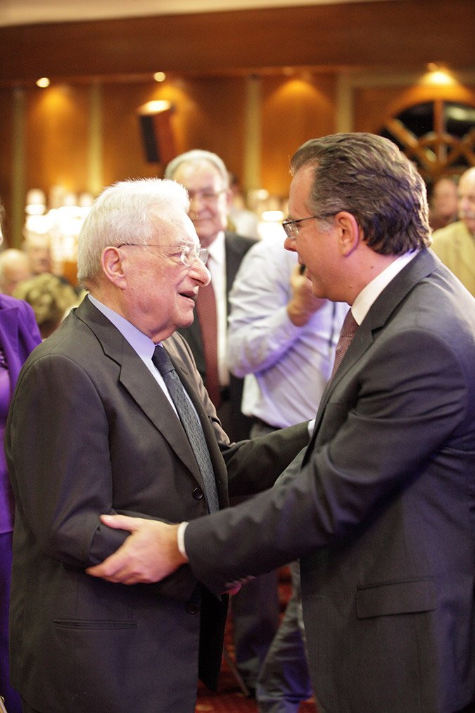 Με «άρωμα» Καραμανλή η εκστρατεία Κουμουτσάκου [εικόνες] | iefimerida.gr 0