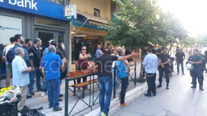 Χανιά: Οπαδοί των ΑΝΕΛ κατά Κουντουρά: «Προδότες, ξεφτιλισμένοι, όλα για την καρέκλα» [βίντεο] | iefimerida.gr 0