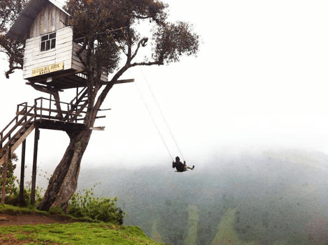 Παιχνίδι θανάτου: Η κούνια που βρίσκεται στο τέλος του κόσμου, στο χείλος ενός γκρεμού -Οποιος ανεβαίνει αιωρείται πάνω από την άβυσσο [εικόνες] | iefimerida.gr 0