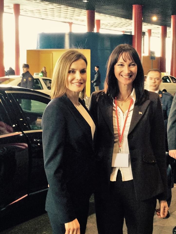 Η βασίλισσα Λετίθια στο περίπτερο του ΕΟΤ -Μαζί με την Κουντουρά [εικόνα] | iefimerida.gr 0