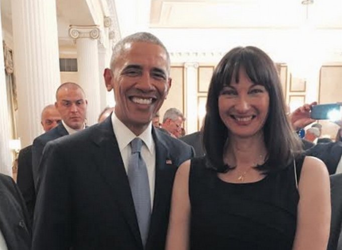 Η Κουντουρά έβγαλε selfie με τον Ομπάμα και τον κάλεσε να έρθει για διακοπές [εικόνα] | iefimerida.gr 0