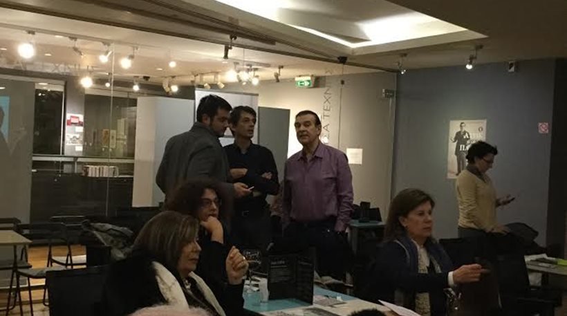 Μισή φέτα όνειρο και λίγες θρούμπες ουτοπίες – Ο Τάσος Κουράκης απαγγέλλει τα νέα του ποιήματα [εικόνες & βίντεο] | iefimerida.gr 3