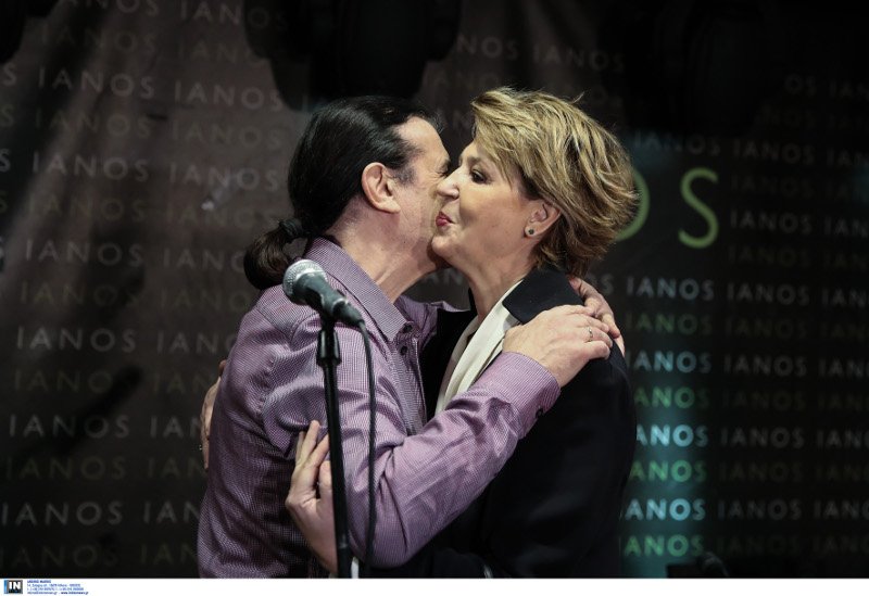 Μισή φέτα όνειρο και λίγες θρούμπες ουτοπίες – Ο Τάσος Κουράκης απαγγέλλει τα νέα του ποιήματα [εικόνες & βίντεο] | iefimerida.gr 1