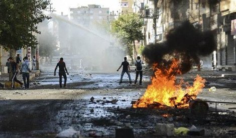 Χάος στην Τουρκία: 14 Κούρδοι νεκροί στις διαδηλώσεις κατά της επέλασης των τζιχαντιστών [εικόνες & βίντεο] | iefimerida.gr 2