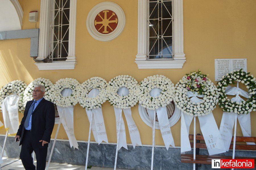 Φίλοι και συγγενείς είπαν το τελευταίο αντίο στον εκδότη Γιώργο Κουρή | iefimerida.gr 4