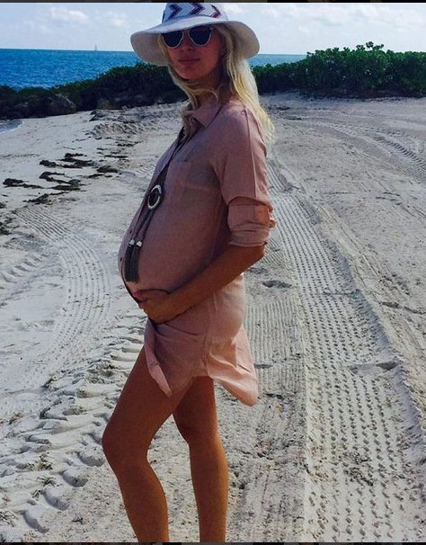 Η Καρολίνα Κούρκοβα μας δείχνει την κοιλιά της - Πανέμορφη στον 9ο μήνα εγκυμοσύνης [εικόνες] | iefimerida.gr 1