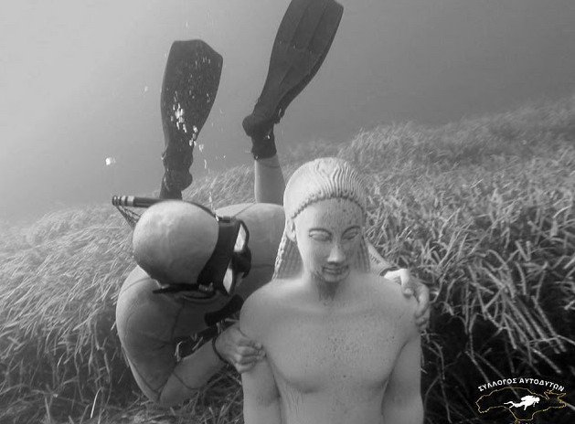 Τι γυρεύει ένας Κούρος σε ένα λιβάδι με φύκια στο βυθό της Σάμου - Μια υπέροχη βουτιά [εικόνες & βίντεο] | iefimerida.gr 9