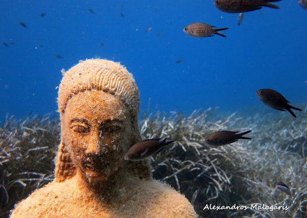 Τι γυρεύει ένας Κούρος σε ένα λιβάδι με φύκια στο βυθό της Σάμου - Μια υπέροχη βουτιά [εικόνες & βίντεο] | iefimerida.gr 1