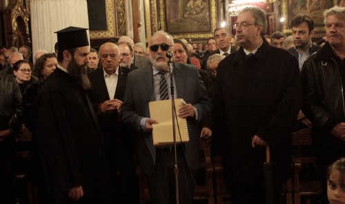 Ο Κουρουμπλής σε ρόλο ψάλτη -Στην ακολουθία των Χαιρετισμών [βίντεο] | iefimerida.gr 0