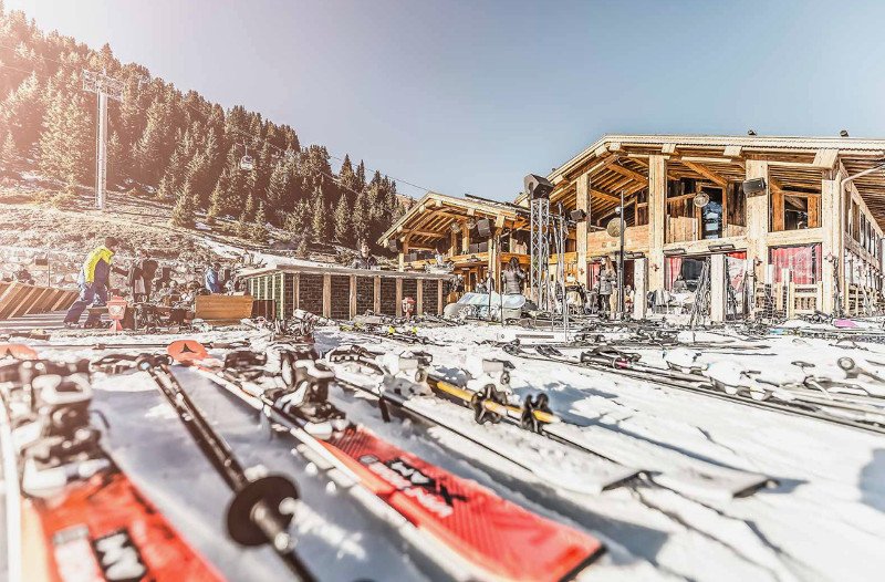 Ο Ρέμος θα κάνει την Κουρσεβέλ στις Αλπεις... Μύκονο -Σ' αυτό το χλιδάτο σαλέ θα δώσει συναυλία [εικόνες] | iefimerida.gr 1