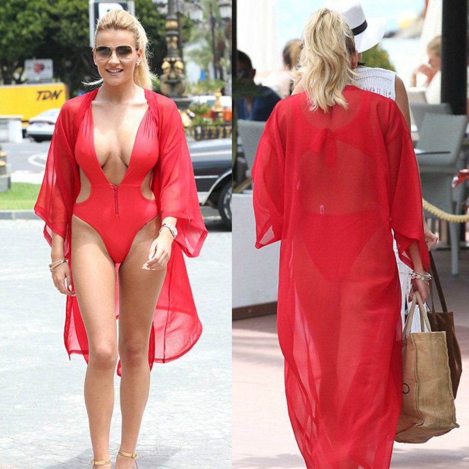 Η Eλληνοβρετανίδα ηθοποιός που τρέλανε τον πλανήτη: Με κατακόκκινο μαγιό αλά Baywatch [εικόνες] | iefimerida.gr 1