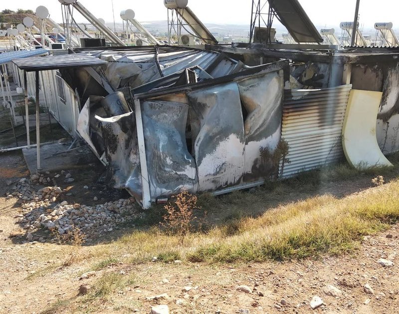 Από την ένταση η κατάσταση ξέφυγε και κάηκαν τρία κοντέινερ