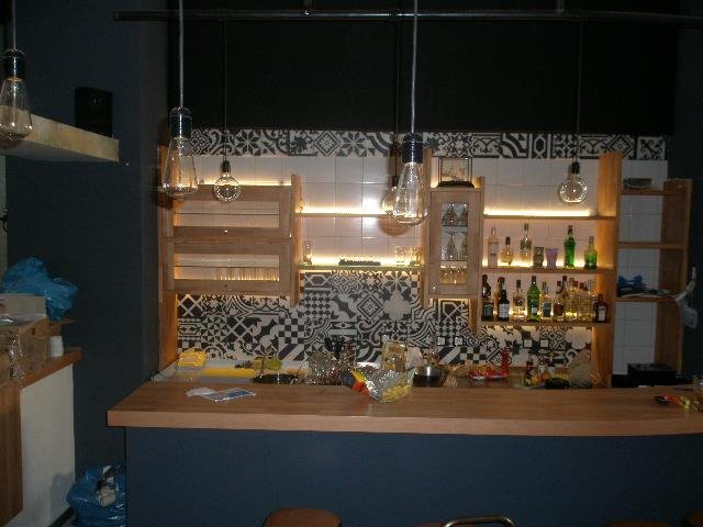 Θείο Τραγί: Σε αυτό το συνεταιριστικό μπιστρό των Πετραλώνων θα φάτε το πιο πανκ λαβράκι σε ζύμη αλατιού [εικόνες]  | iefimerida.gr 2