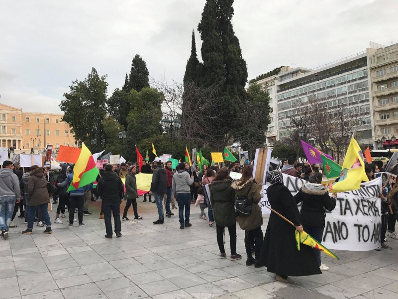 Πορεία 300 Κούρδων στην τουρκική πρεσβεία- Κατά των βομβαρδισμών στη Συρία [εικόνες & βίντεο] | iefimerida.gr 0
